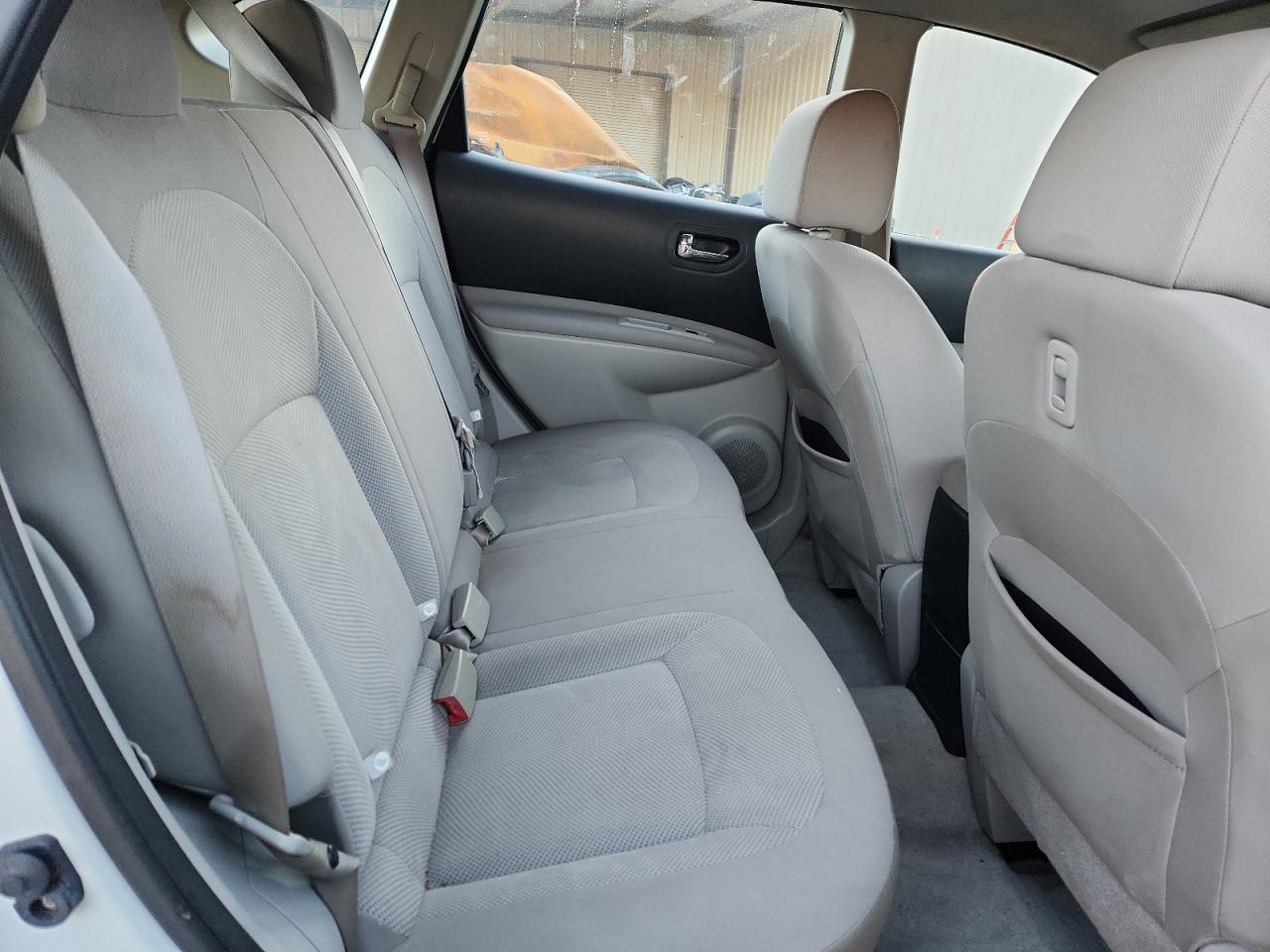 Nissan Rogue S Image 9