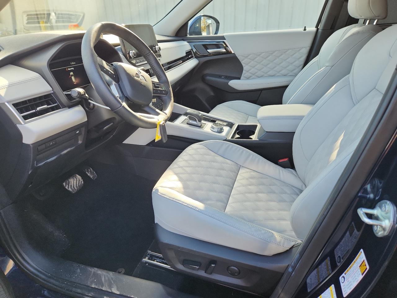 Mitsubishi Outlander Sel Image 11