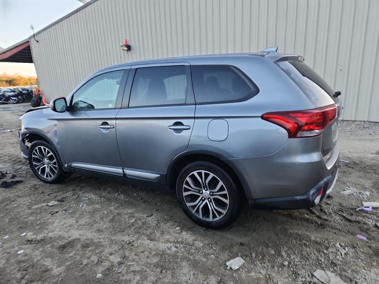Mitsubishi Outlander Se Image 2