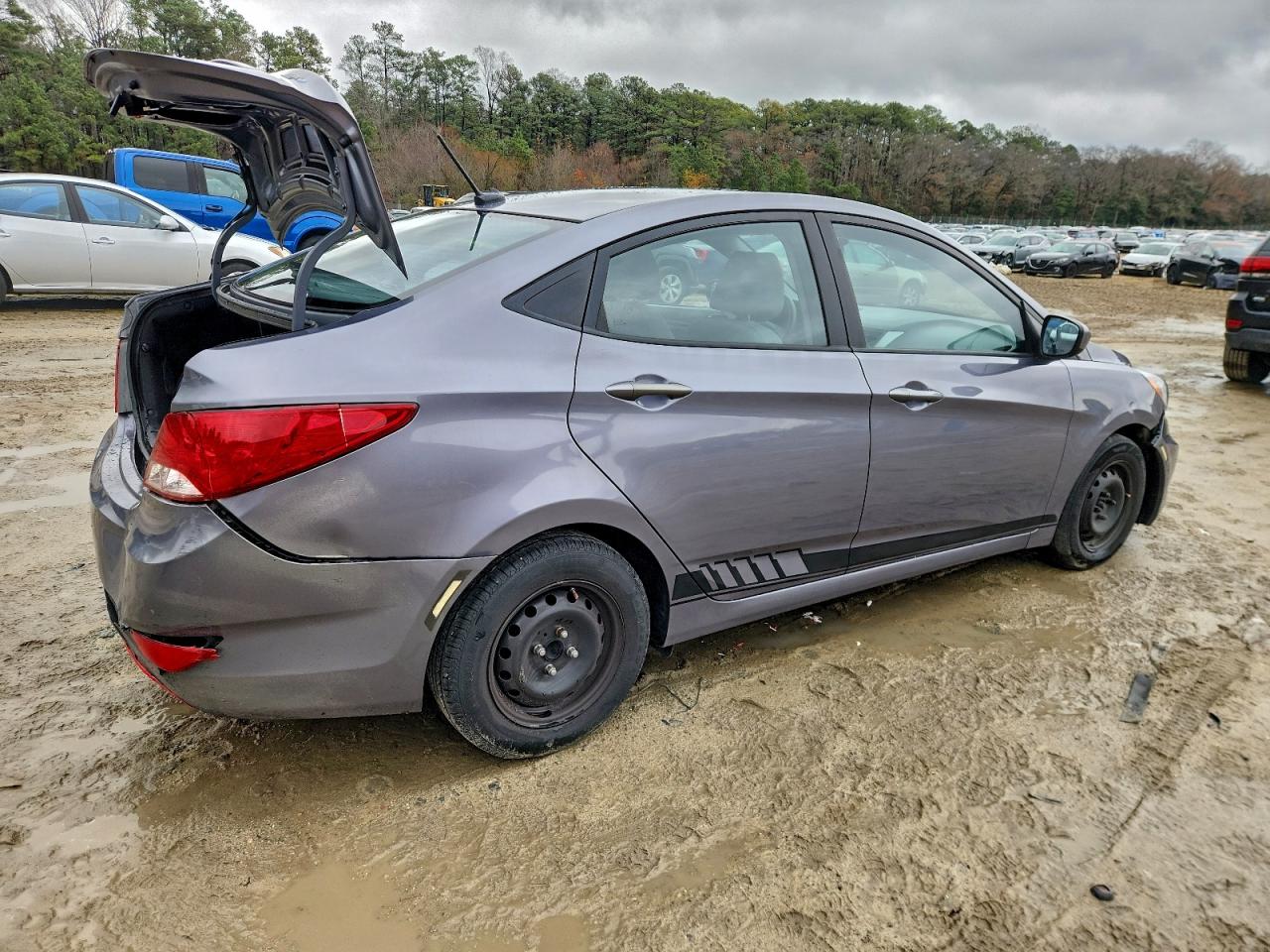 Hyundai ACCENT Se Image 5