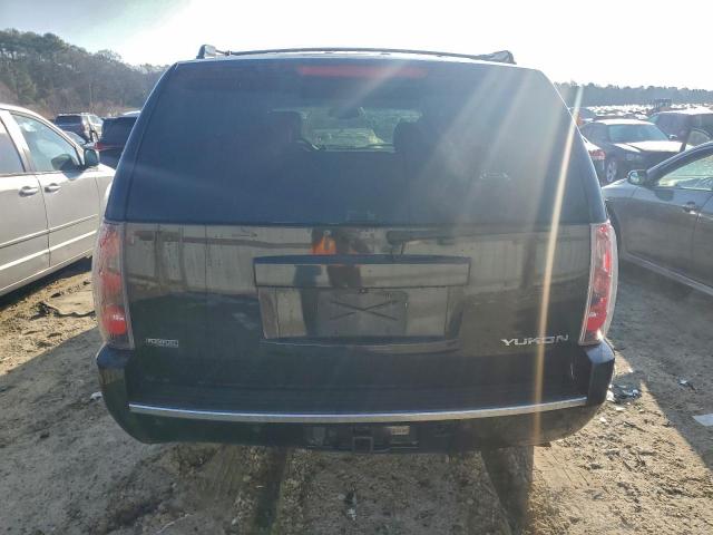 GMC Yukon Denali Image 6