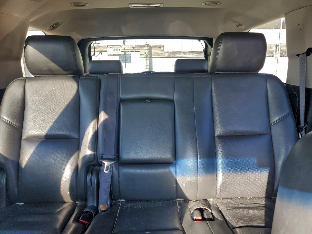 GMC Yukon Denali Image 7