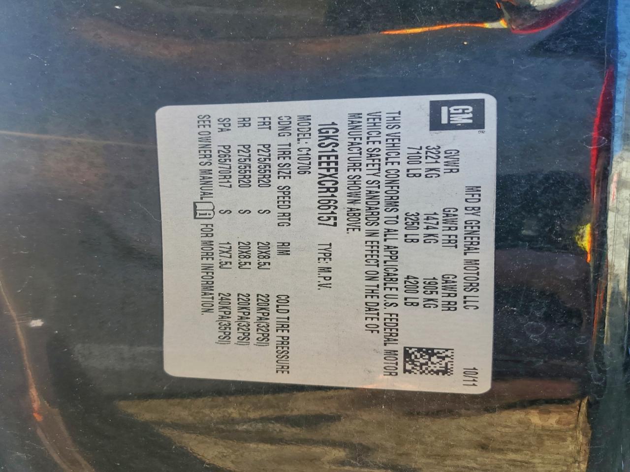 GMC Yukon Denali Image 12