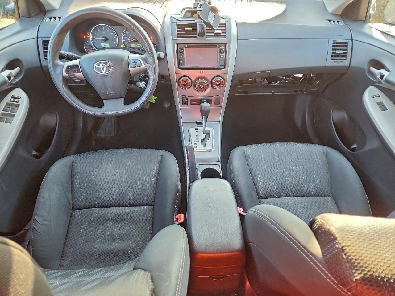 Toyota Corolla Base Image 2