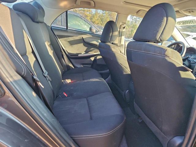 Toyota Corolla Base Image 9