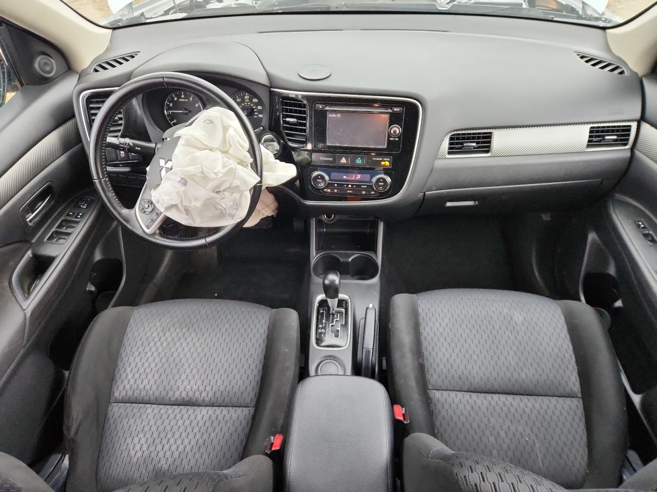 Mitsubishi Outlander Se Image 2