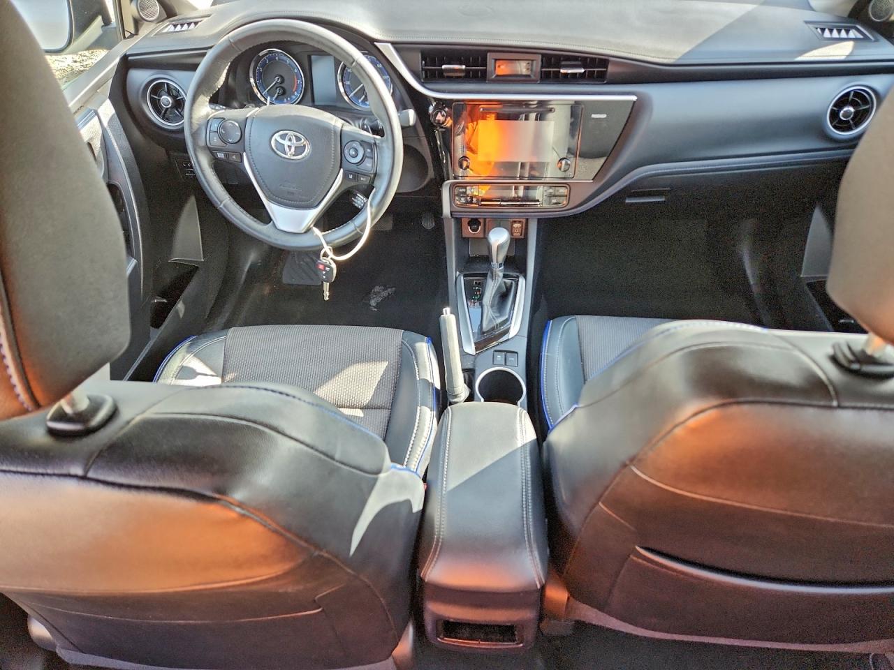 Toyota Corolla L Image 4