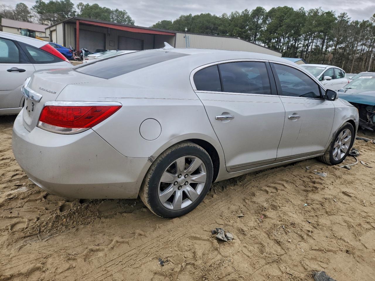 Buick LaCrosse Image 4