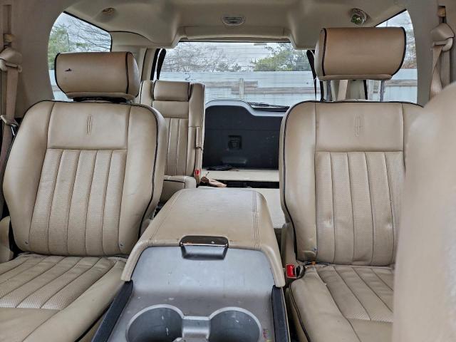 Lincoln Navigator Image 8