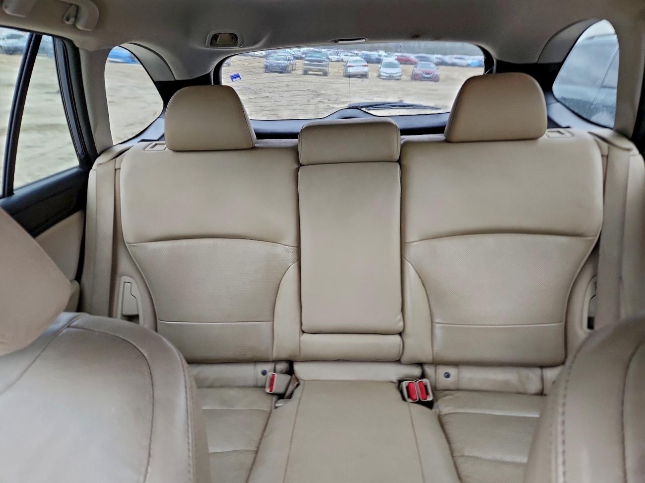Subaru Outback 2.5i Limited Image 12