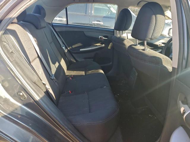 Toyota Corolla Base Image 9