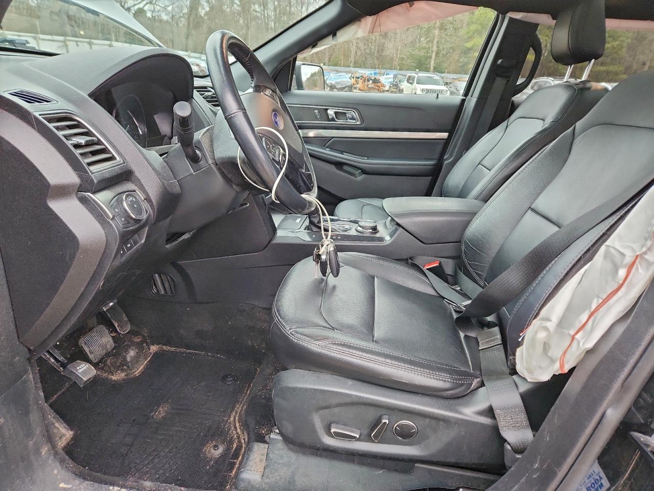 Ford Explorer Xlt Image 7