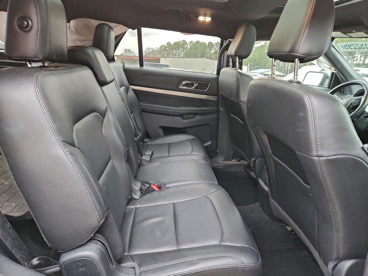 Ford Explorer Xlt Image 10