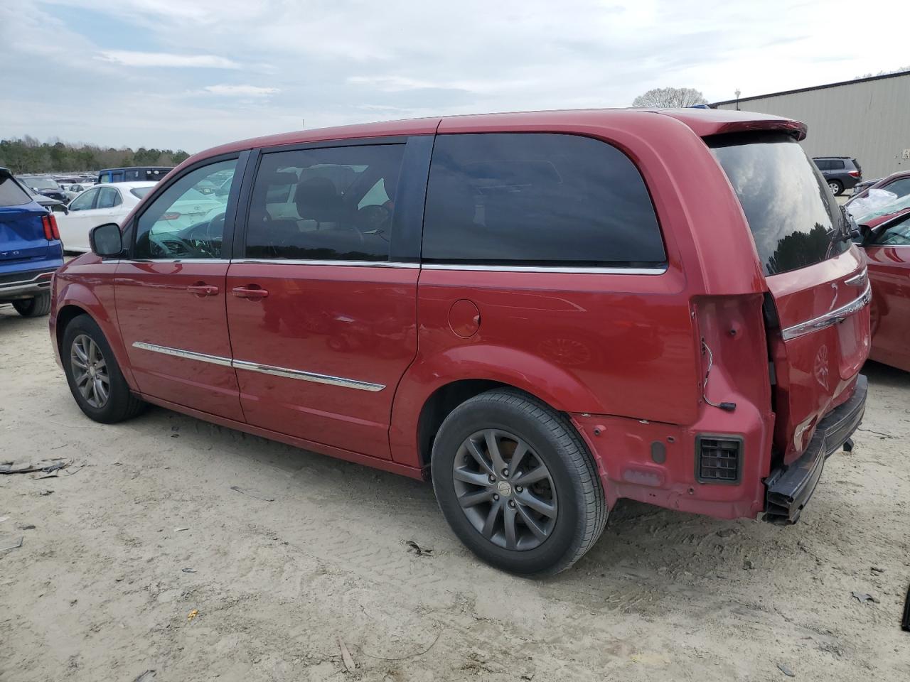 Chrysler Minivan S Image 3