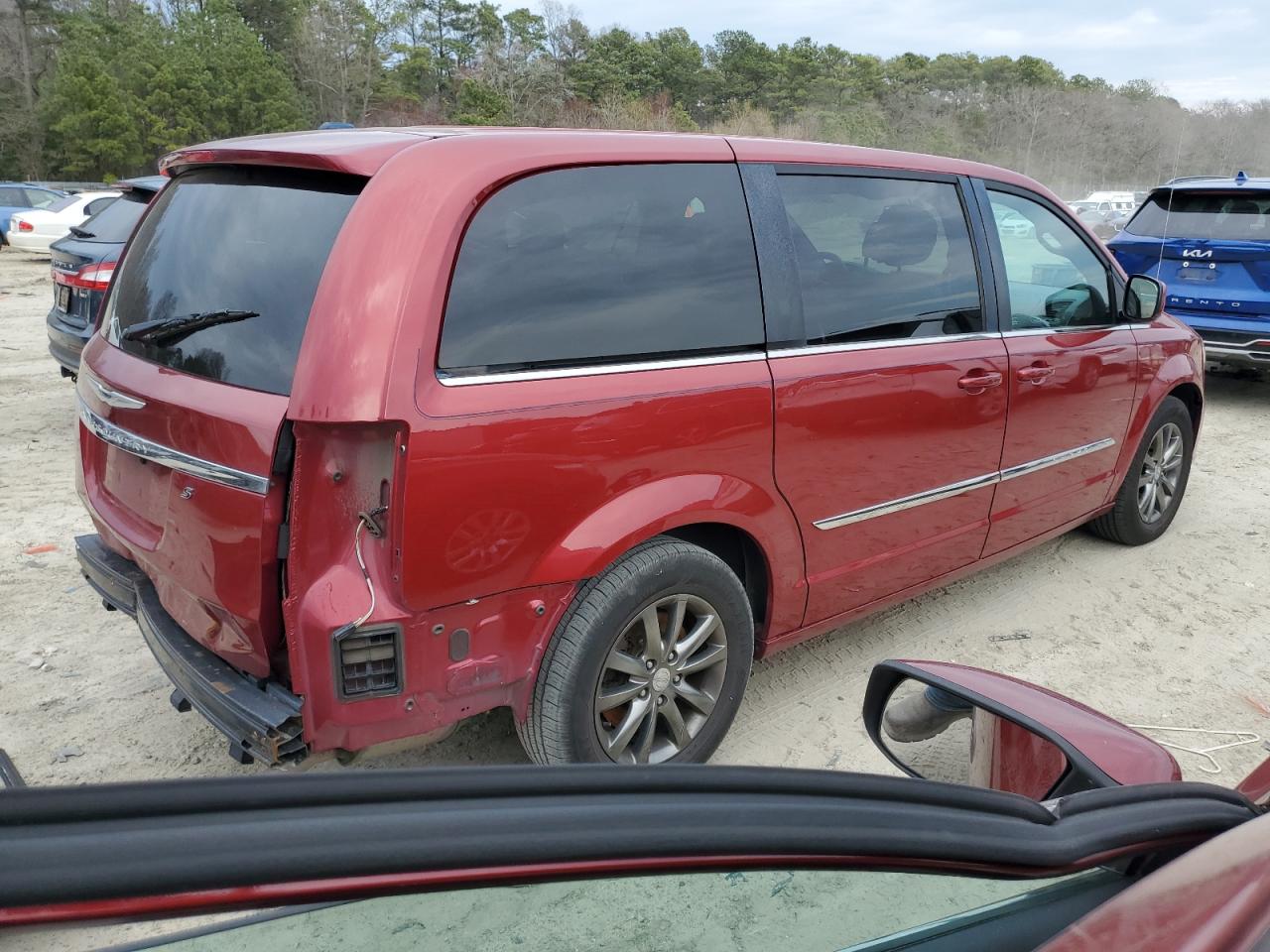 Chrysler Minivan S Image 2