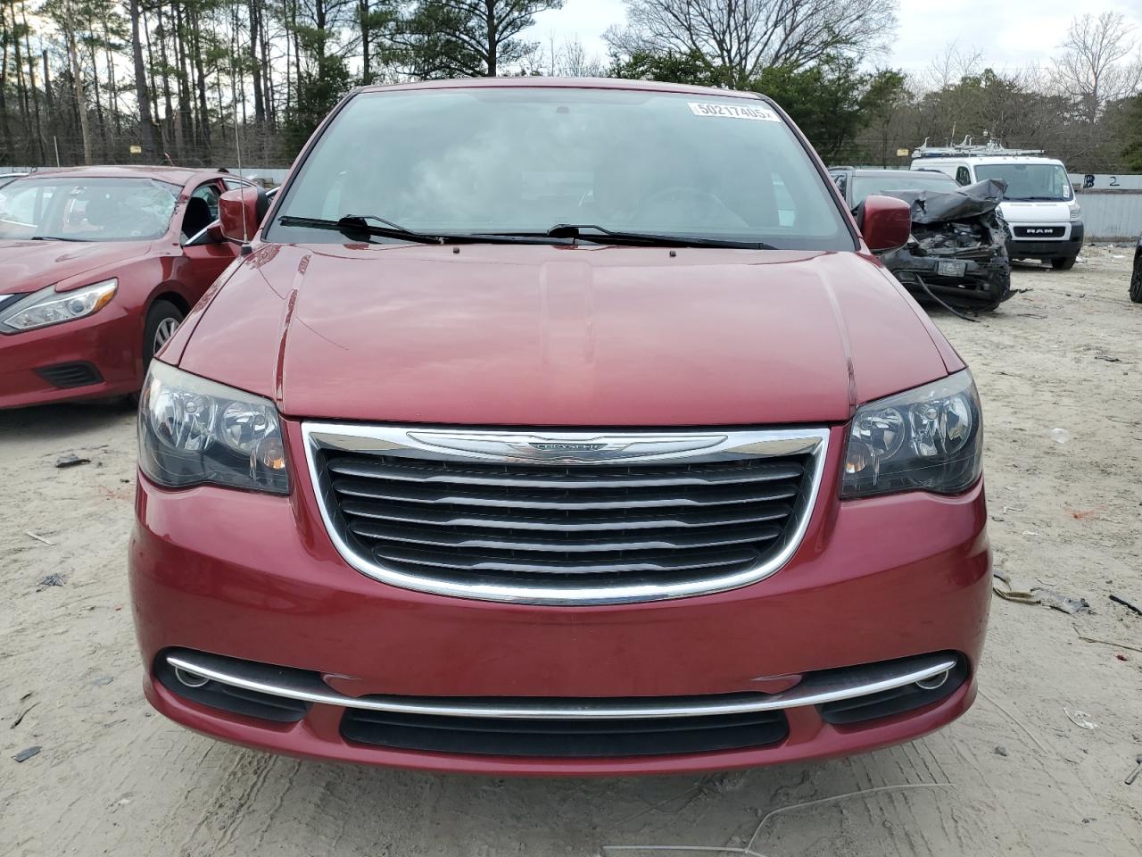 Chrysler Minivan S Image 8