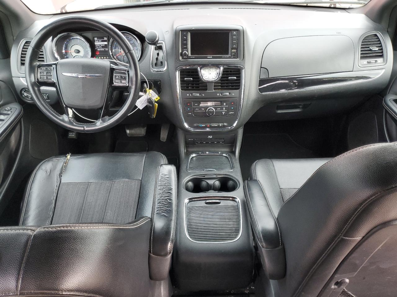 Chrysler Minivan S Image 5