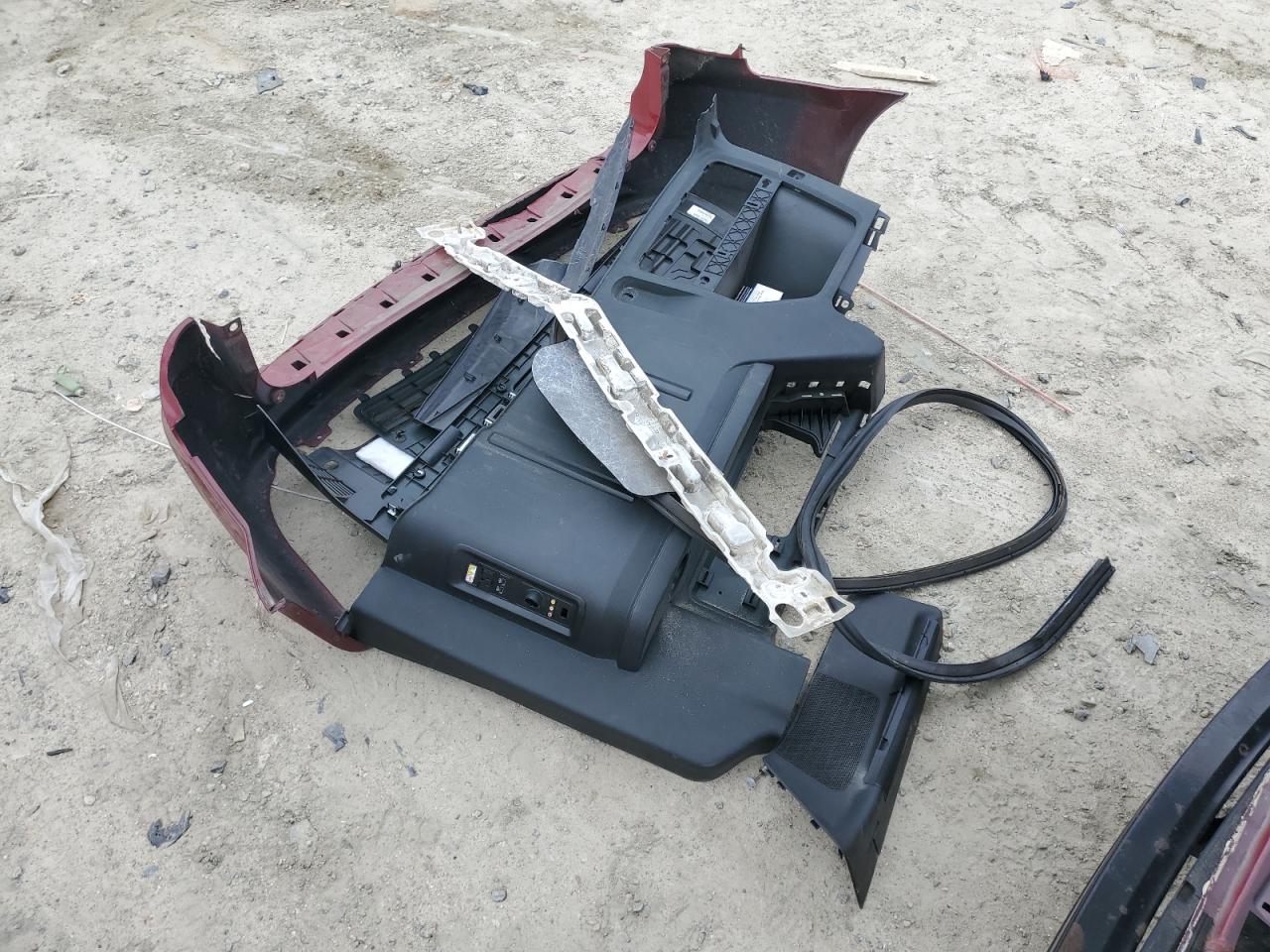 Chrysler Minivan S Image 13