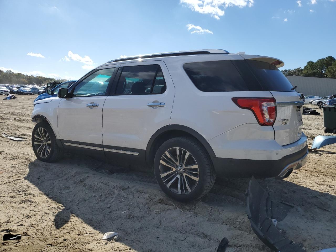 Ford Explorer Platinum Image 13