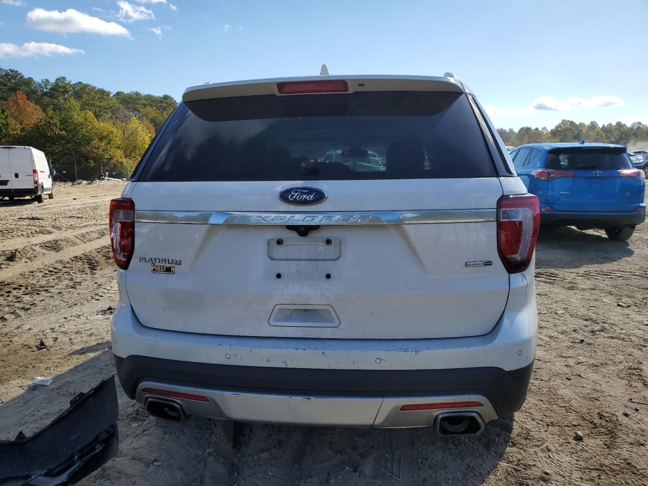 Ford Explorer Platinum Image 11