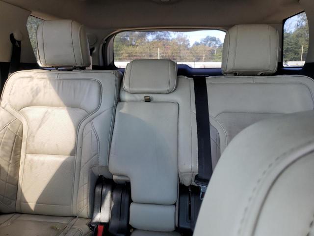 Ford Explorer Platinum Image 10