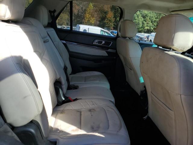 Ford Explorer Platinum Image 2