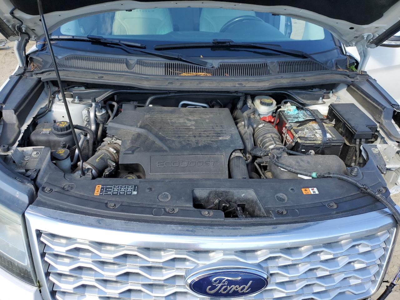 Ford Explorer Platinum Image 5