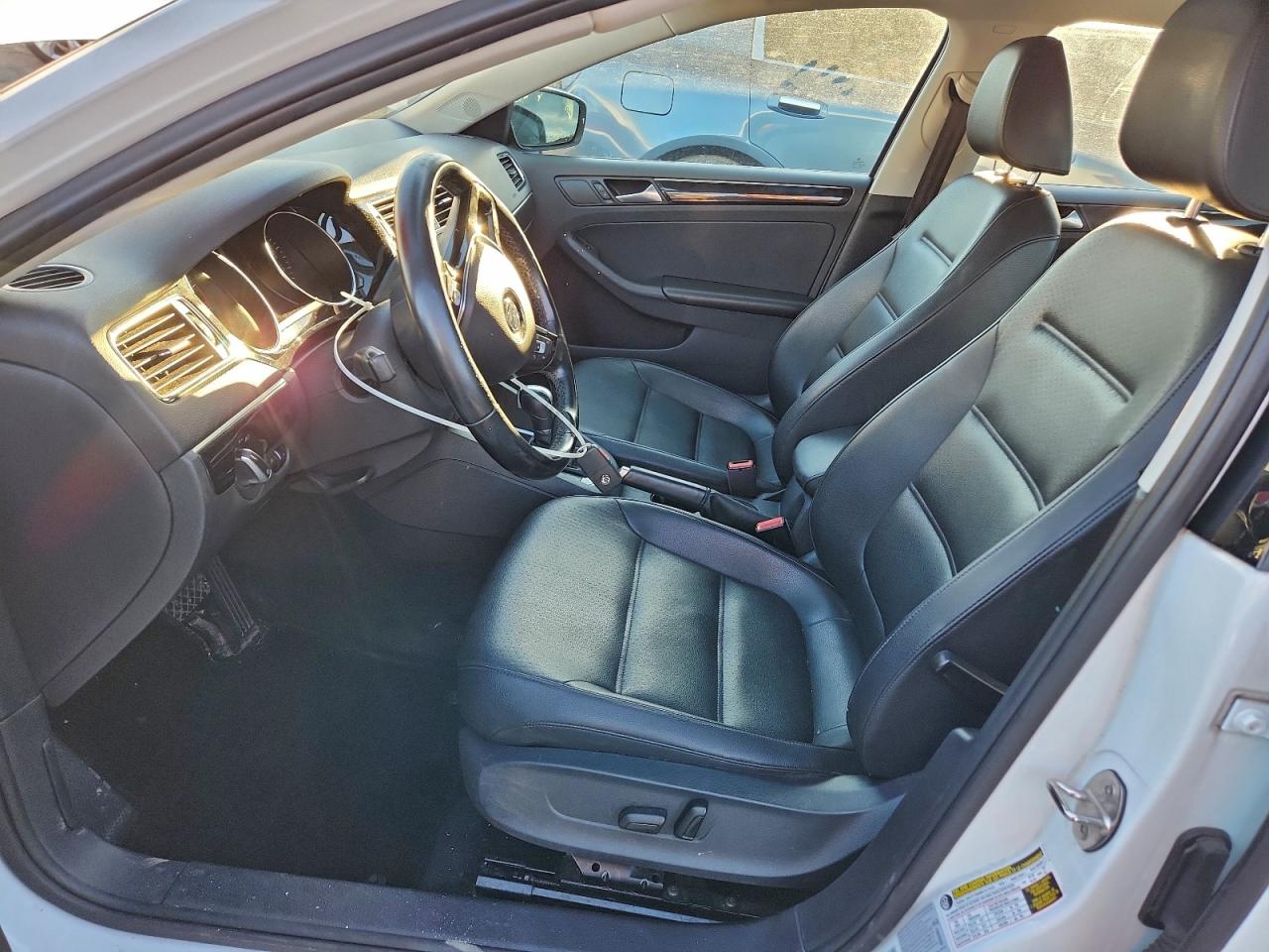 Volkswagen Jetta Sel Image 5