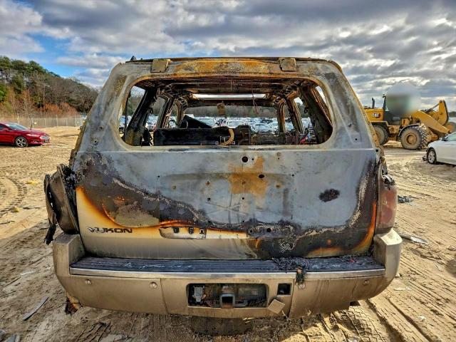 GMC Yukon Denali Image 6