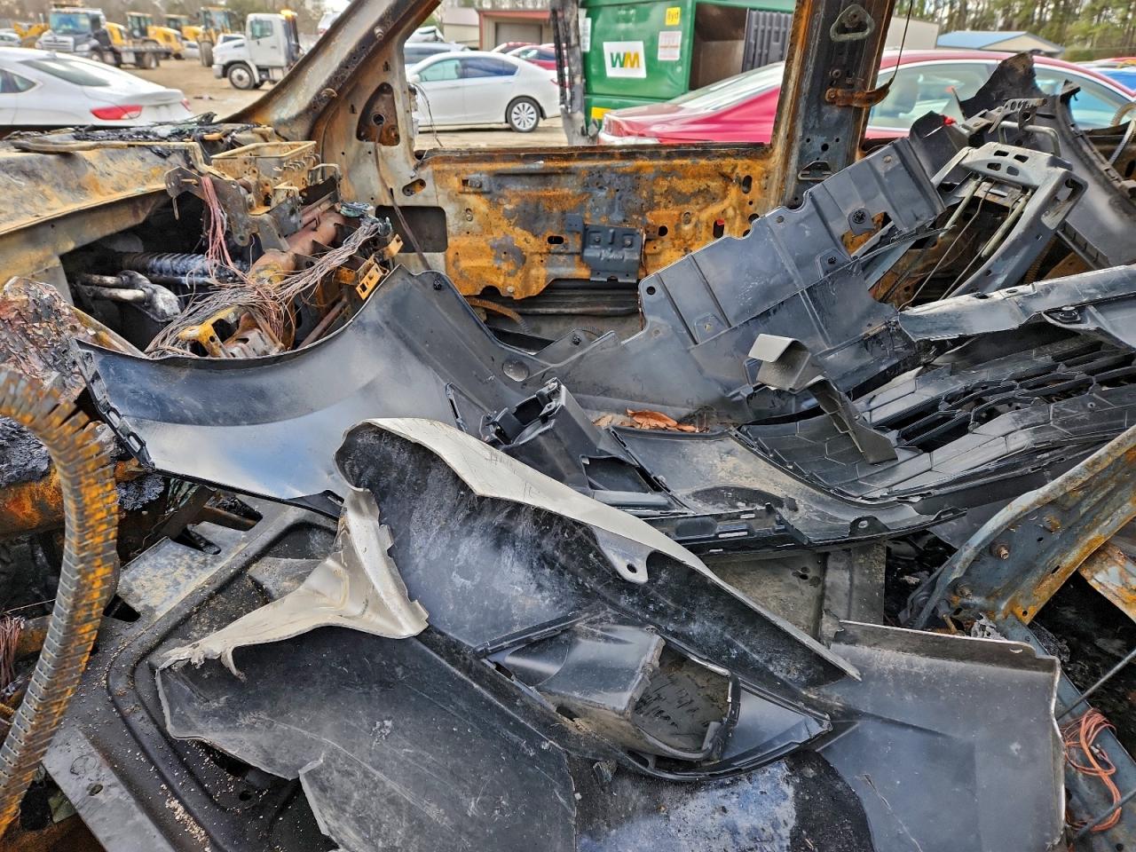 GMC Yukon Denali Image 7