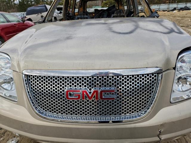 GMC Yukon Denali Image 4