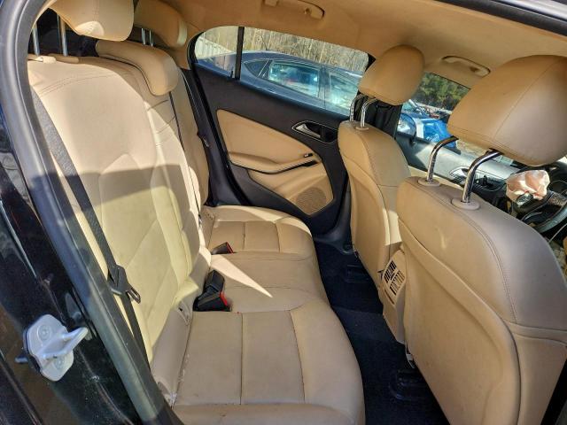 Mercedes-Benz GLA 250 4matic Image 11