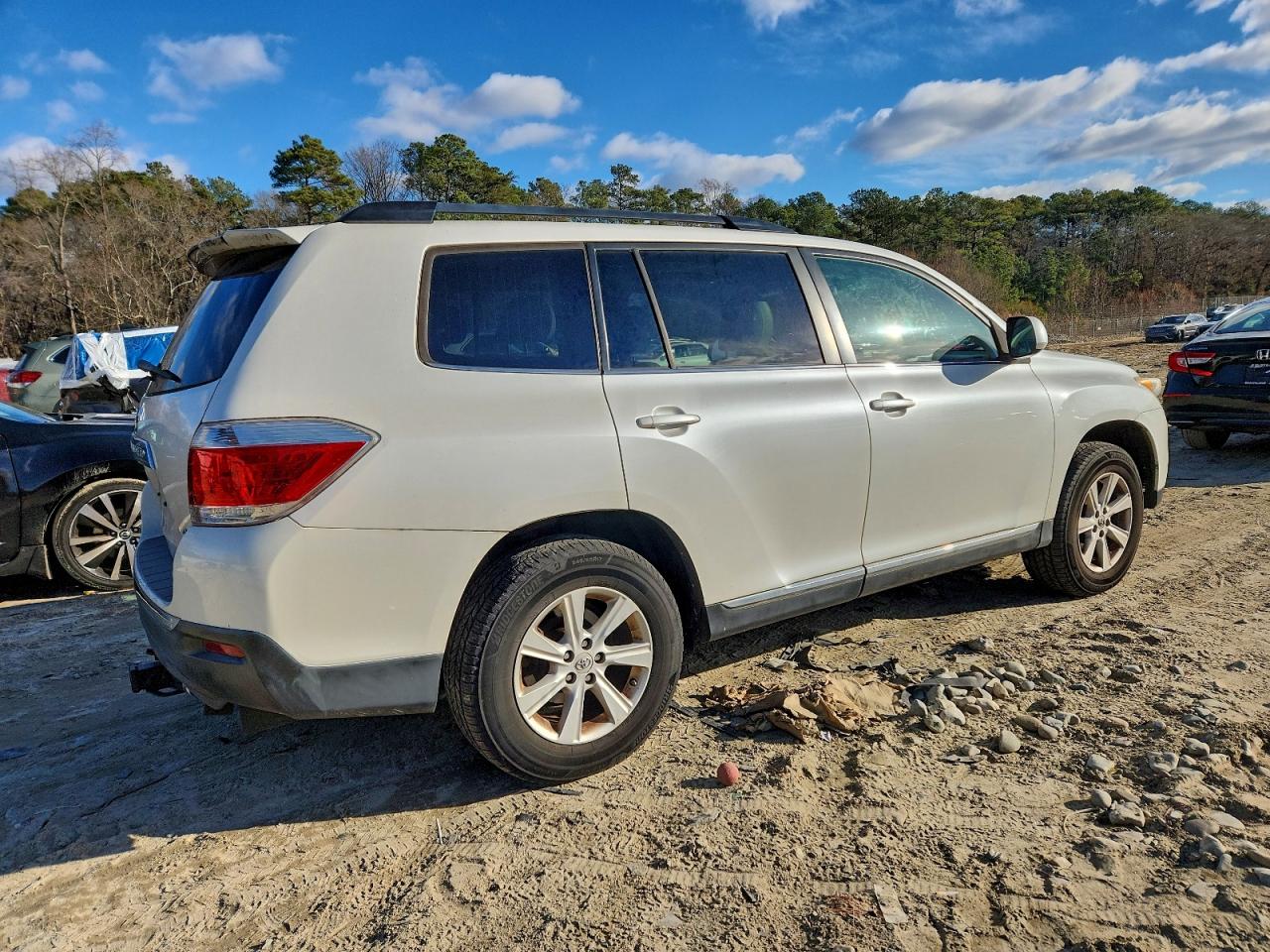 Toyota Highlander Base Image 12