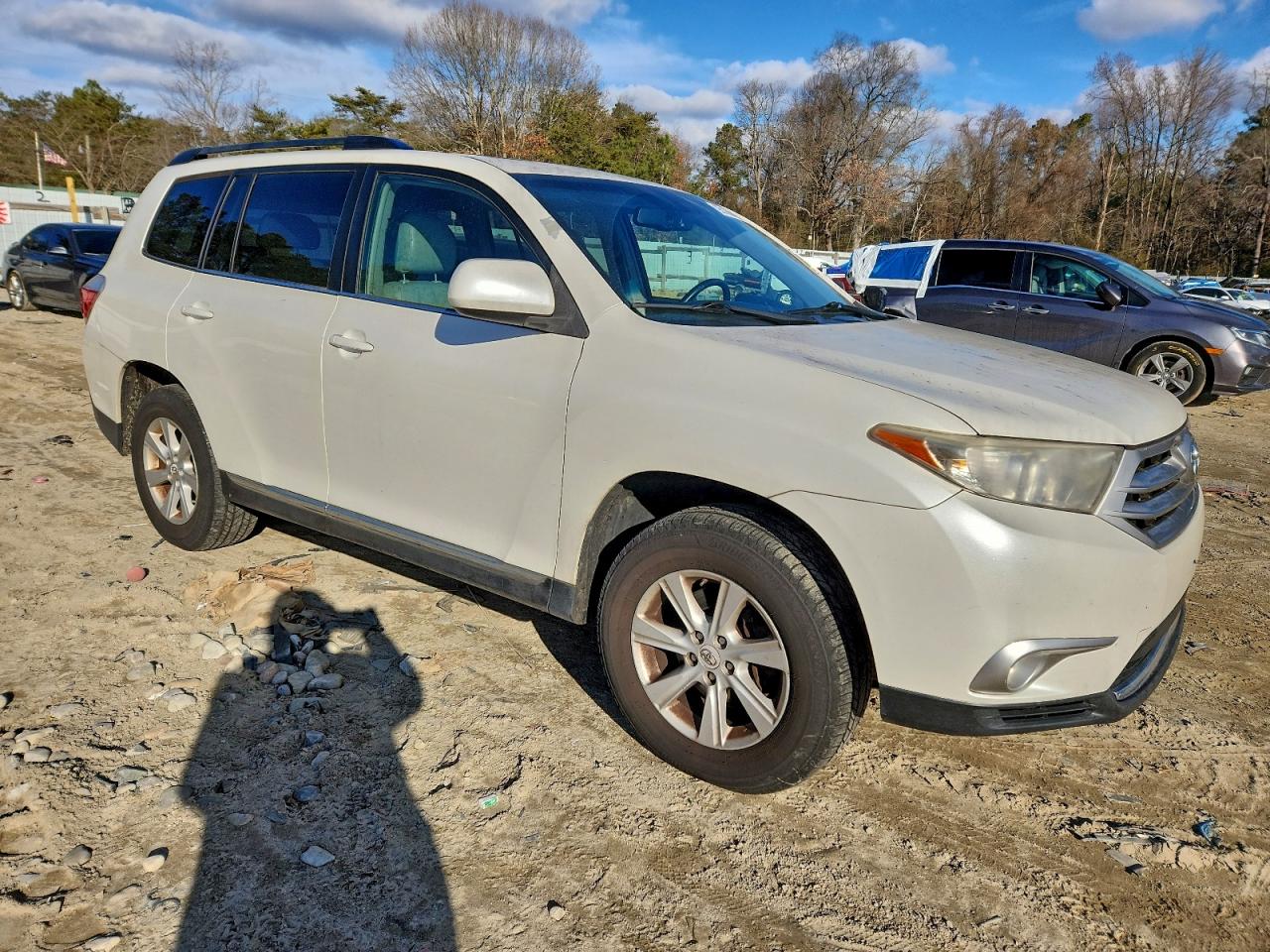 Toyota Highlander Base Image 11