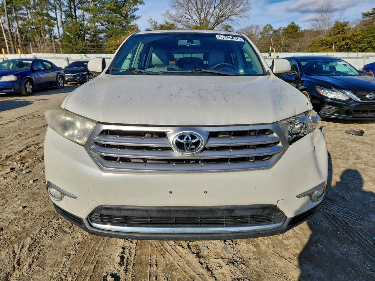 Toyota Highlander Base Image 3