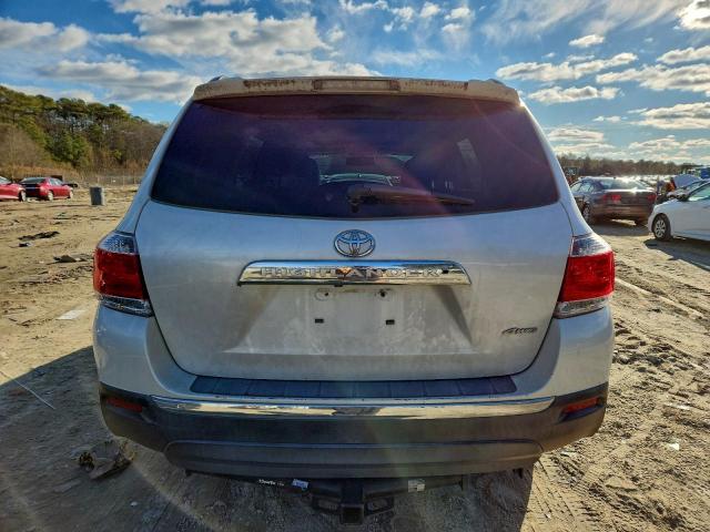 Toyota Highlander Base Image 2