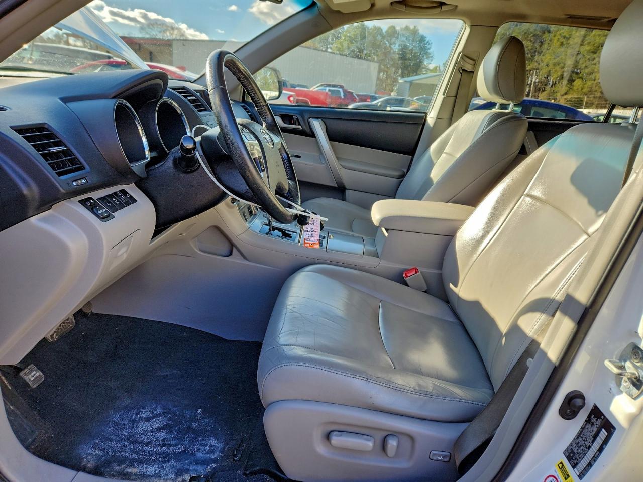 Toyota Highlander Base Image 5