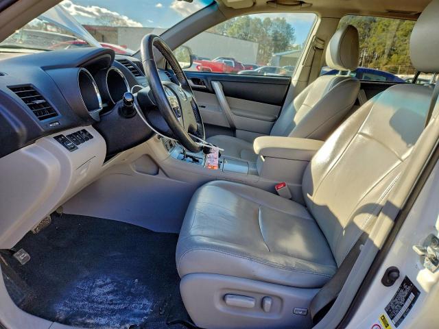 Toyota Highlander Base Image 5