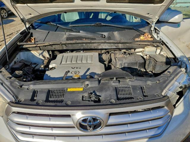 Toyota Highlander Base Image 10