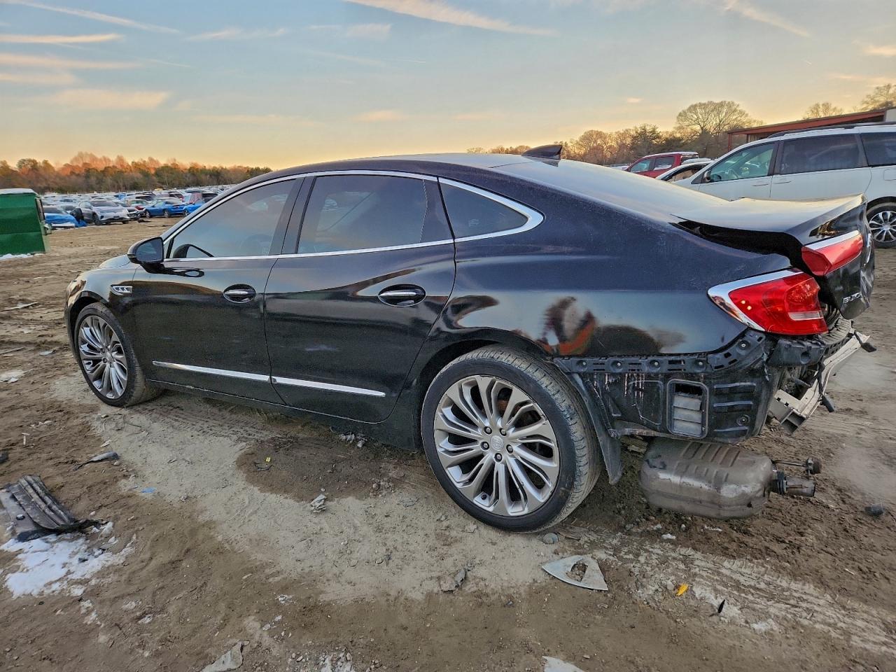 Buick LaCrosse Premium Image 3