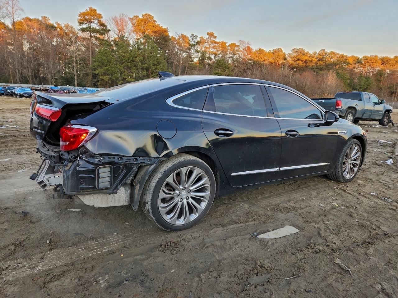 Buick LaCrosse Premium Image 2