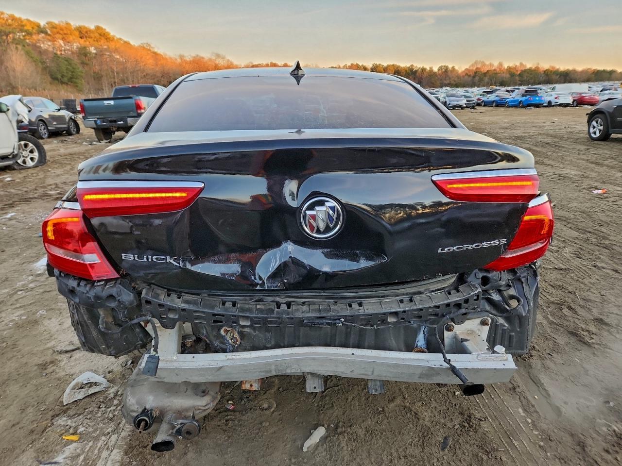 Buick LaCrosse Premium Image 11